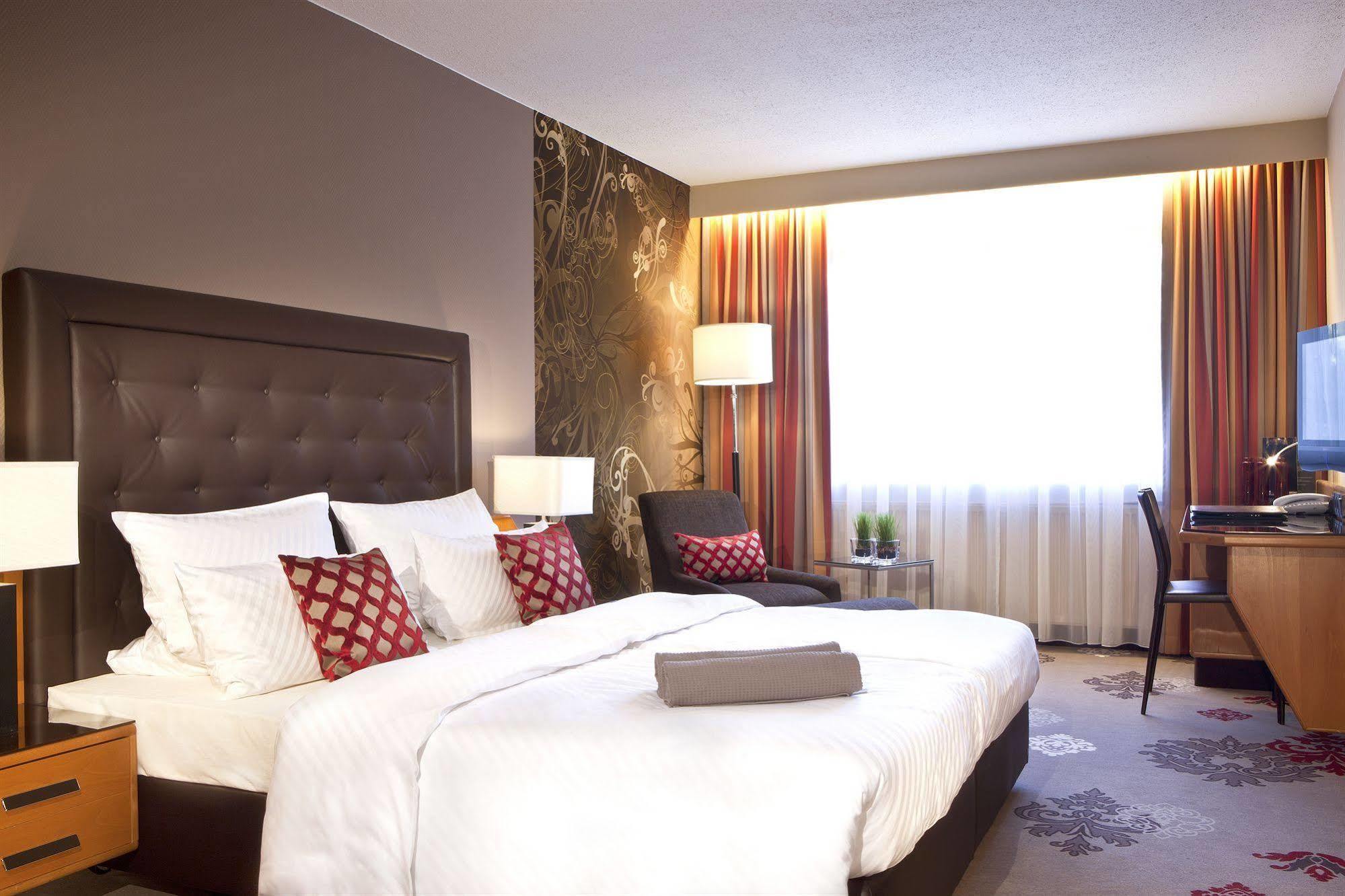 Der Heidehof Conference & Spa Resort Gaimersheim Bagian luar foto
